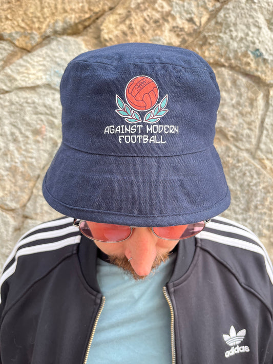 Gorro pescador azul marino “against modern football”